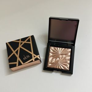 Elcie Cosmetics Luna Eclipse Highlighter, color is Luna